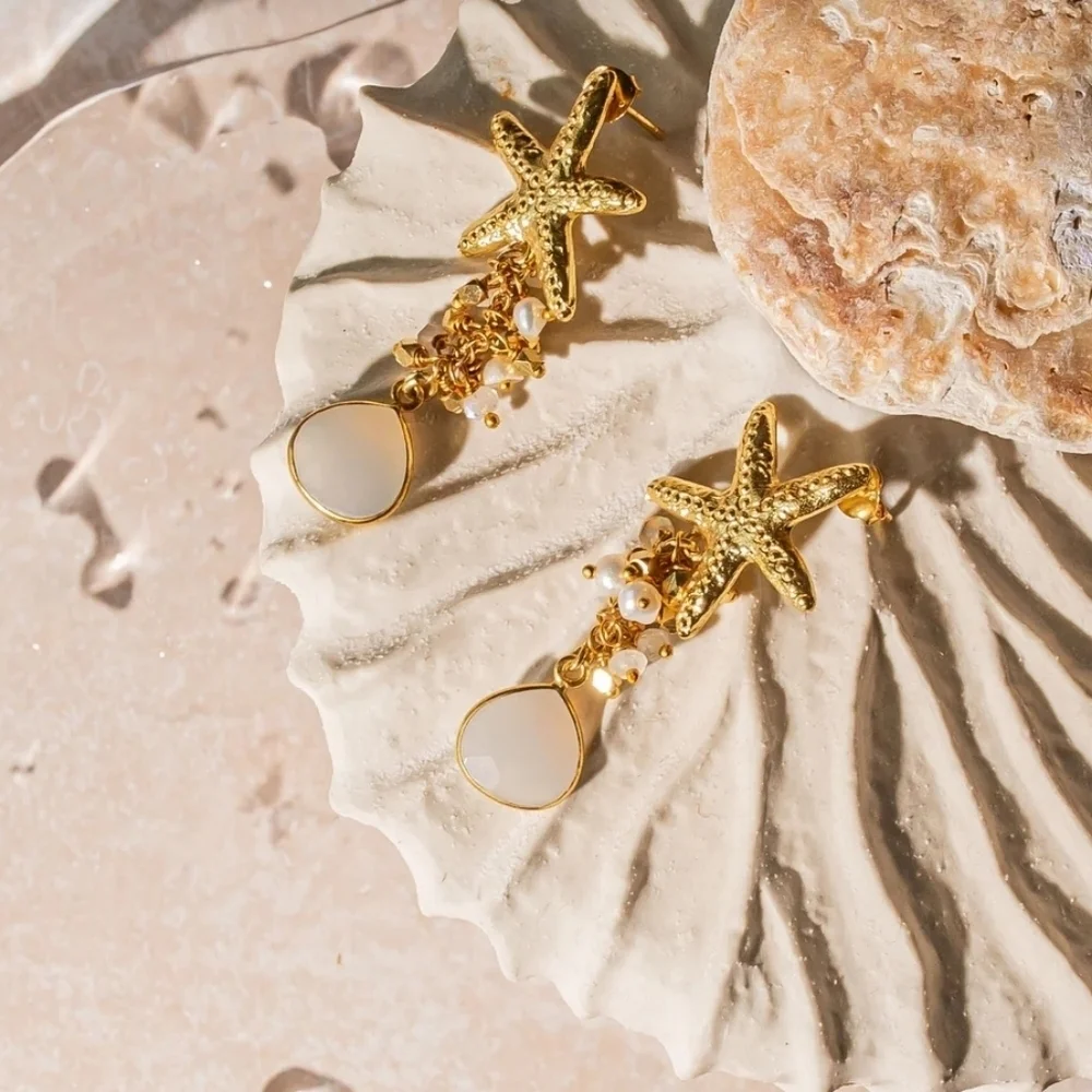 💛🔹Piper k🔹Gold Starfish Freshwater Pearl Cluster Glass Stone Dangle Earrings